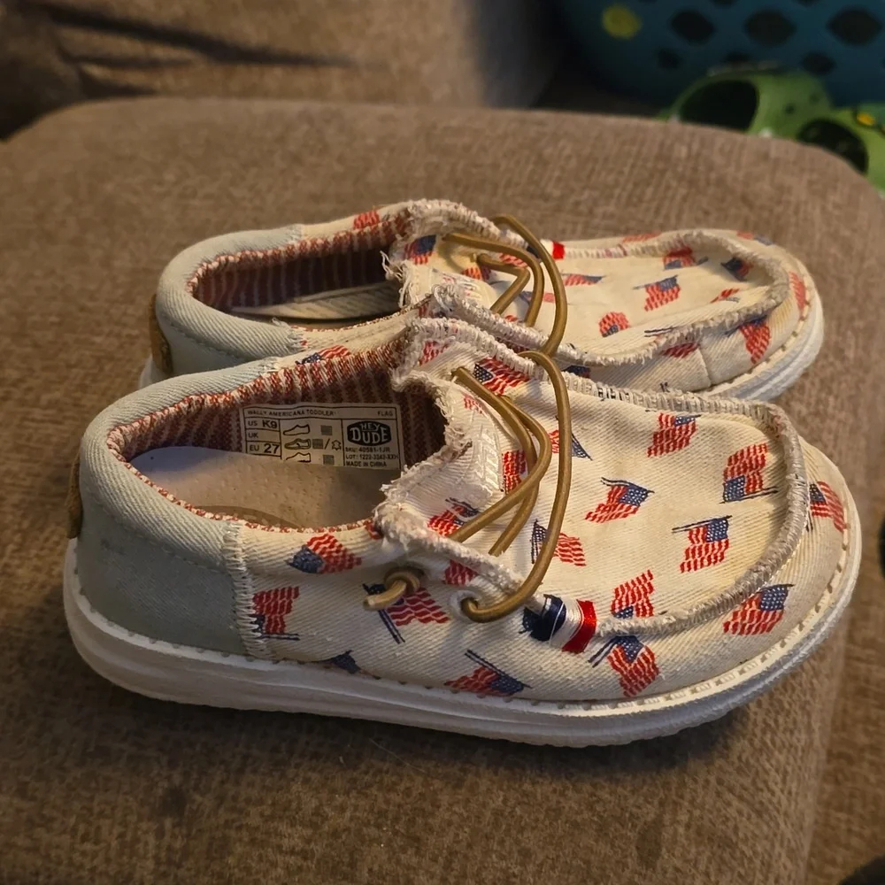 Hey Dude Kids' Moccasins - White with Red and Blue Flags Size 9‎
